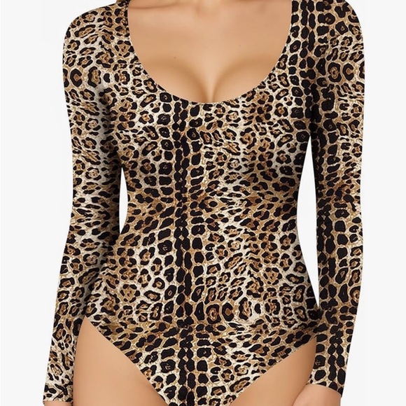 Mangopop Tops - Mangopop NWOT animal print long sleeve bodysuit Small